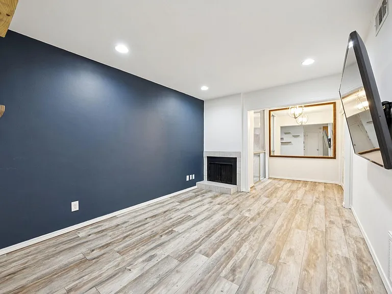 4044 Buena Vista St #117 — Photo 2