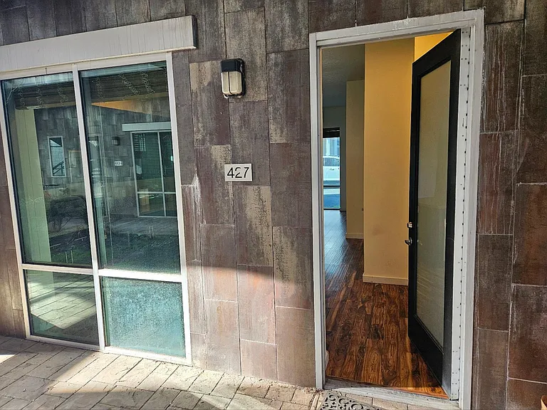 433 SE Washington St #429 — Photo 10