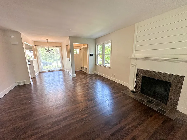 2610 Albert Dr SE — Photo 4