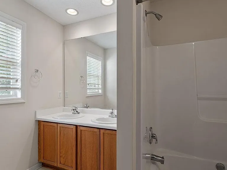 107 Fox Trail Ln — Photo 16