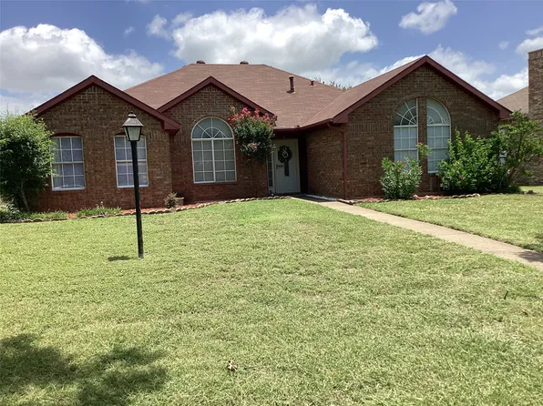 702 Rawlins Dr, Lancaster, TX 75146