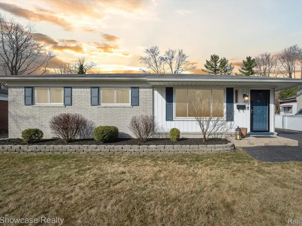 23377 Barfield St, Farmington Hills, MI 48336