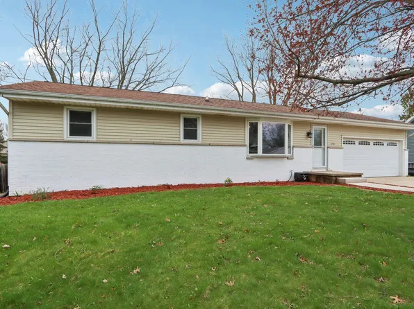 890 Blaser Ct, Sun Prairie, WI 53590