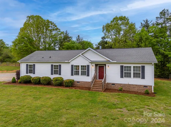 515 Old Hollis Rd, Ellenboro, NC 28040