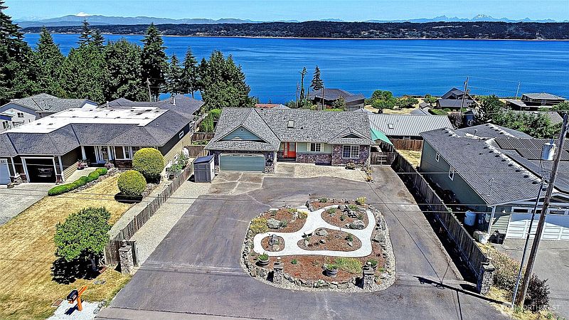 5th image of 2891 Viewmont Place