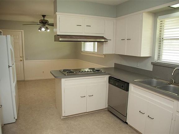 3rd image of 9804 Shady Dale Ln