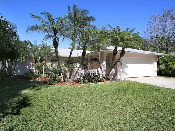 6821 Circlecreek Dr, Pinellas Park, FL 33781