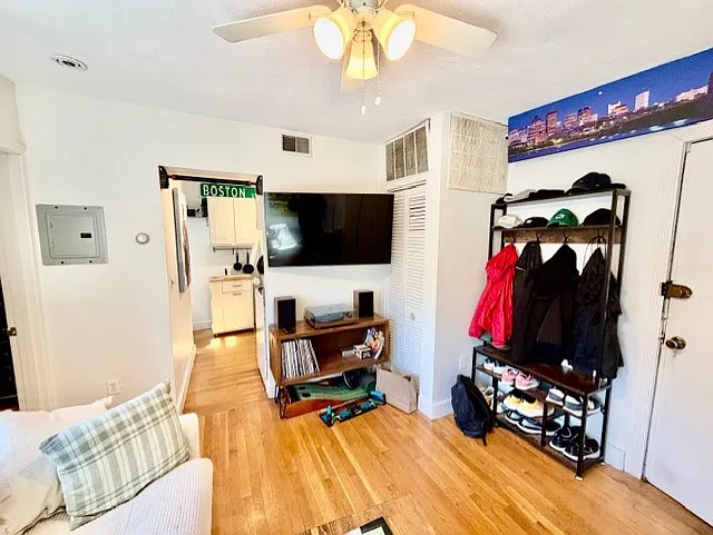 1 bed, 9999 sqft, $2,450 — Photo 4