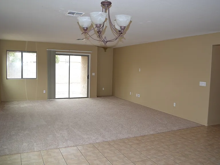 7408 S 37th Gln — Photo 7