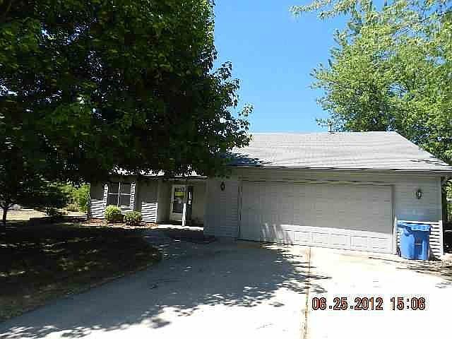 1st image of 3175 E Meadowood Ln