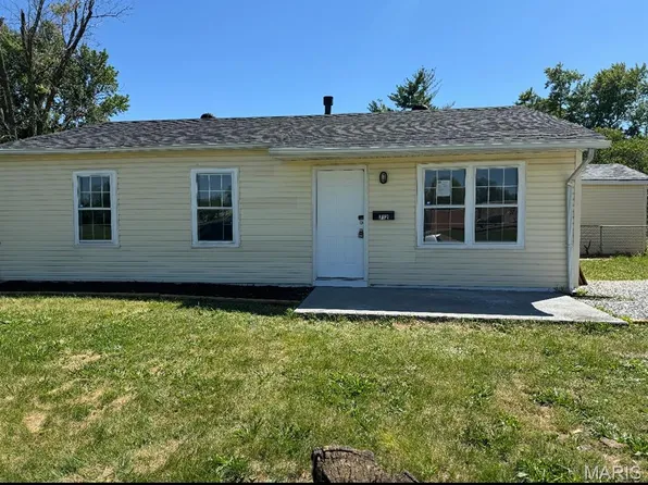 712 Saint Monica Dr, Cahokia, IL 62206