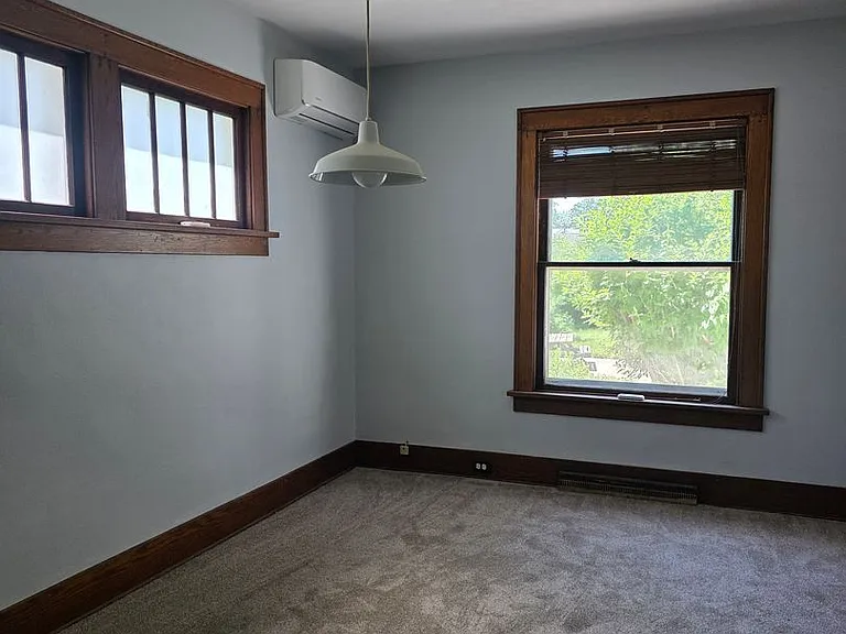 315 N Summit St — Photo 6