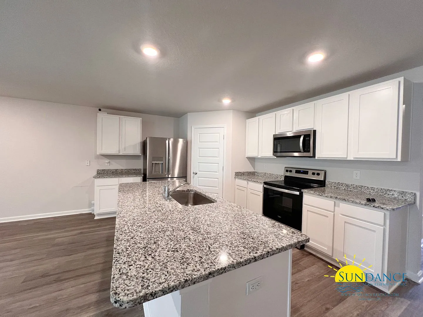 Spacious 4-Bed Home in Prime Location and pet friendly! — Photo 3