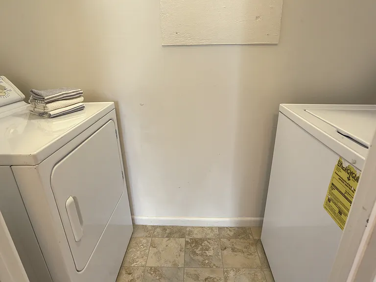 Twin Lakes Apartments — Photo 30