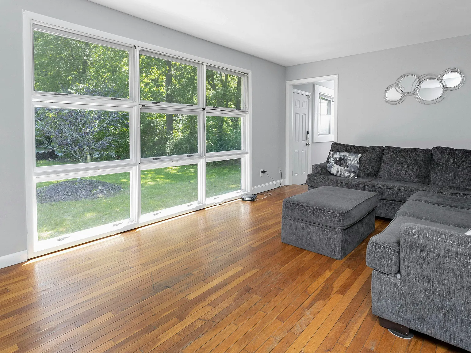 6 bed, 2350 sqft, $6,300 — Photo 4