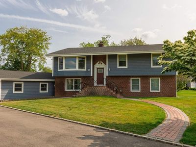 9 Kennedy Lane, West Islip, NY, 11795