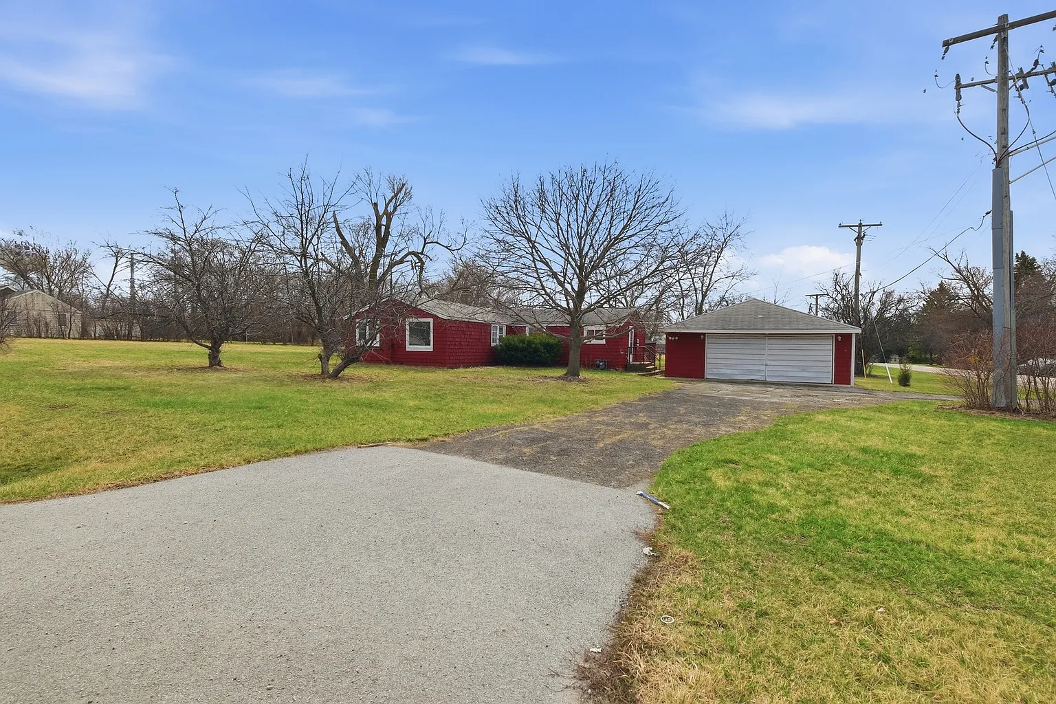 18301 Le Claire Ave photo 1