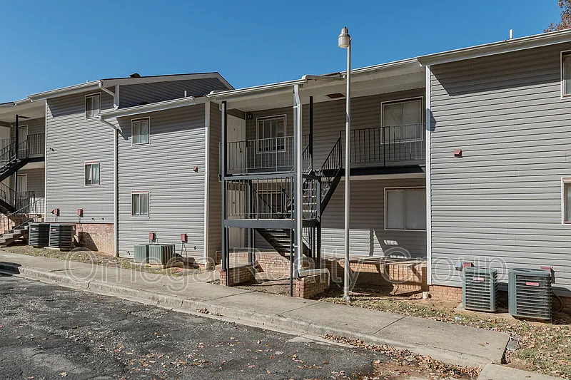 Building Photo - 1607 14th Ave E #39