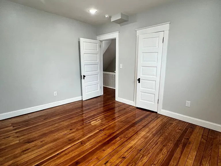 25 N Poplar St — Photo 14
