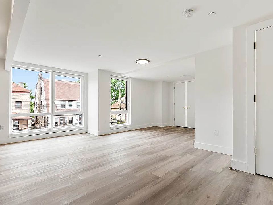 1st image of 3333 Giles Pl #112