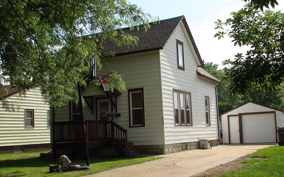 2nd image of 1104 N Garfield Ave