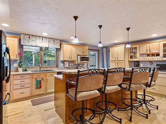 3rd image of 962 Westfield Ln
