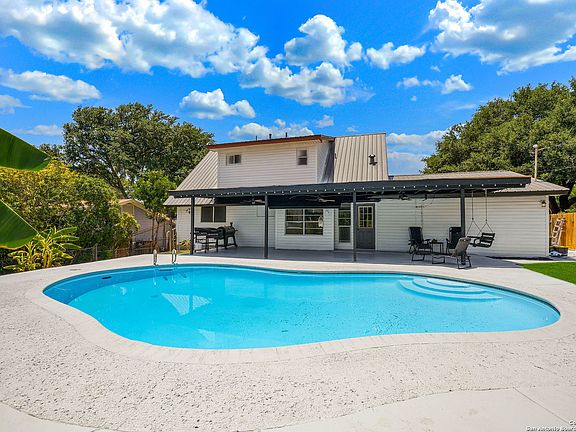 3rd image of 2614 Lake Louise Dr