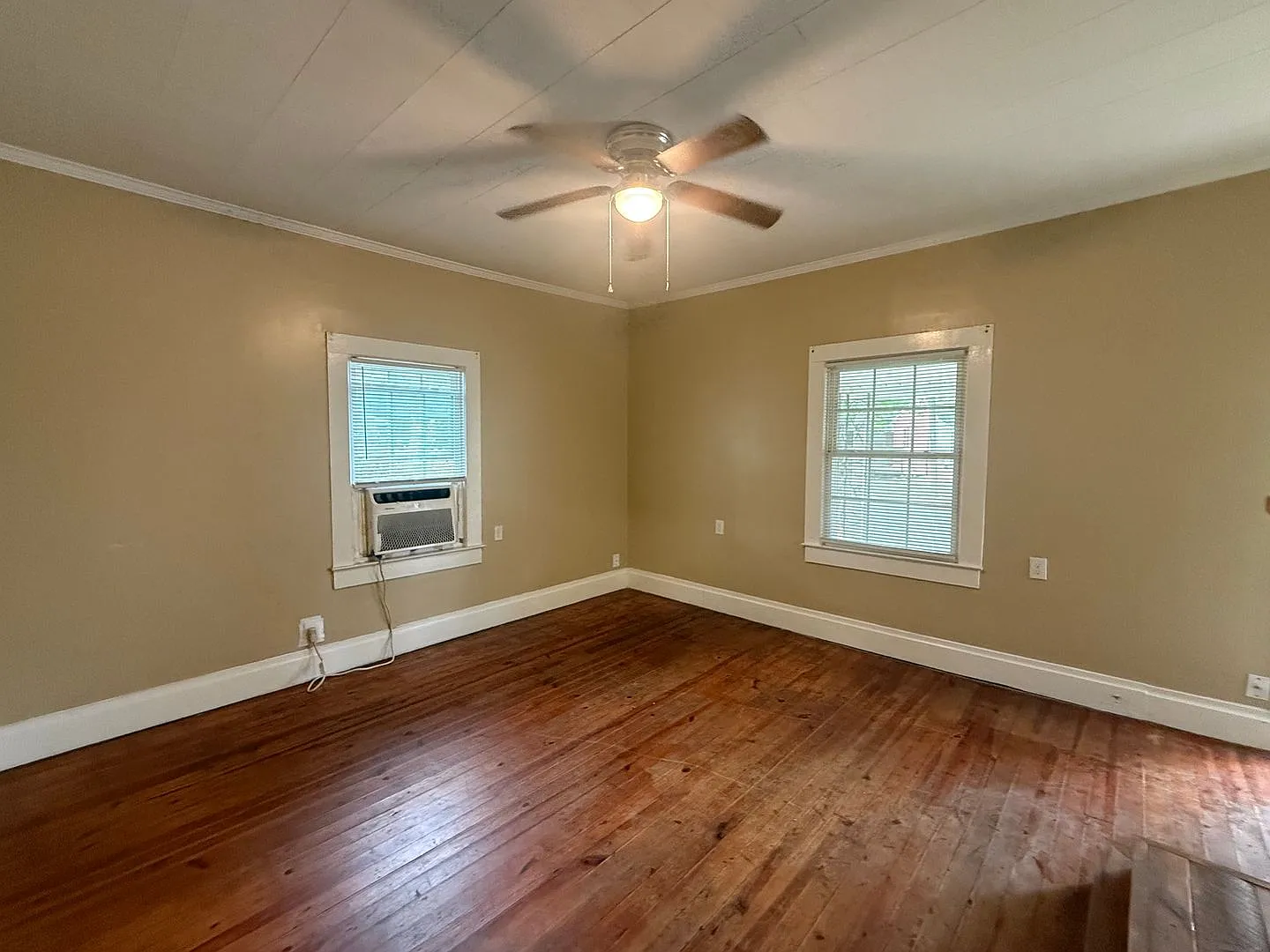 One Bedroom, One Bath House in Burlington — Photo 3