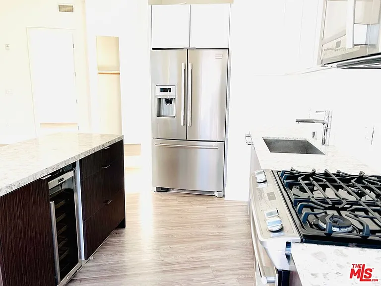 1122 Gayley Ave #408 — Photo 7