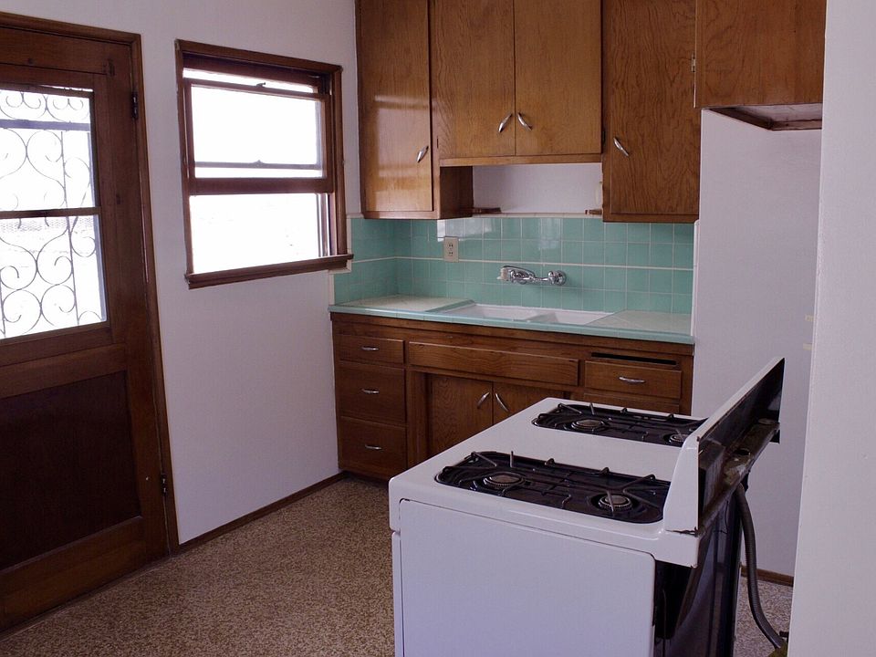 2nd image of 419 Irving Ave APT B