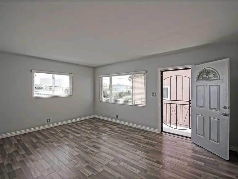 330 Bungalow Dr — Photo 4