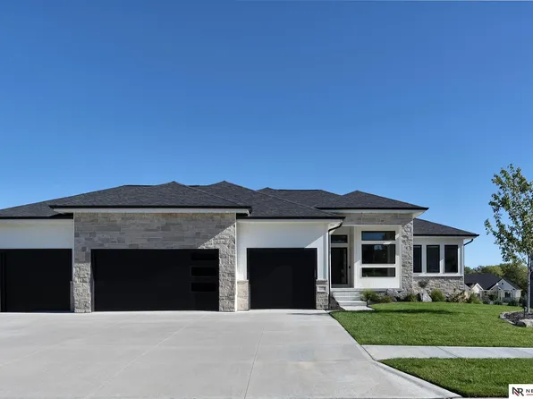 19008 Sycamore Dr, Gretna, NE 68028