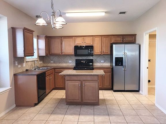2nd image of 912 Aiken Dr