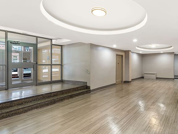 4th image of 4242 80th St APT 6M