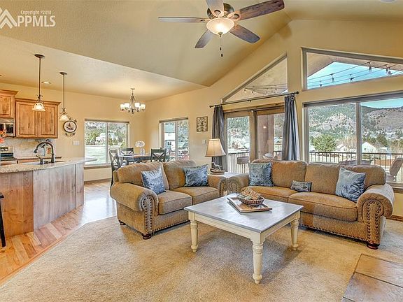 Fantastic Views of Palmer Lake Star &  Mountains!