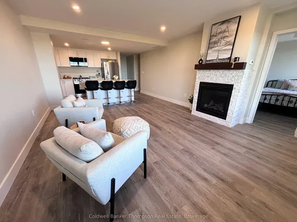 11 Tree Tops Ln #103, Huntsville, ON P1H 0B8