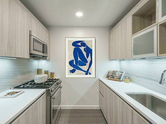 4th image of 375 W 123rd St #7A