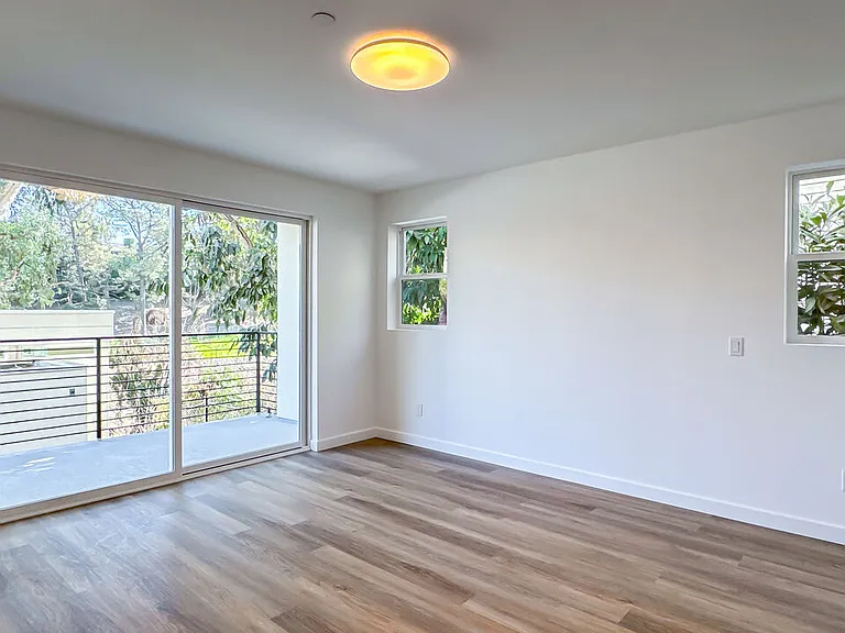 946 Lucile Ave — Photo 13