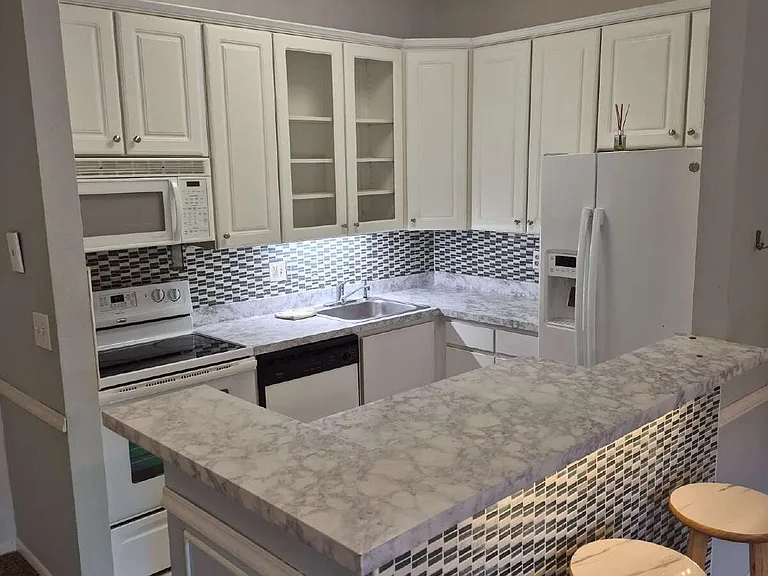 6018 Laketree Ln #B — Photo 11