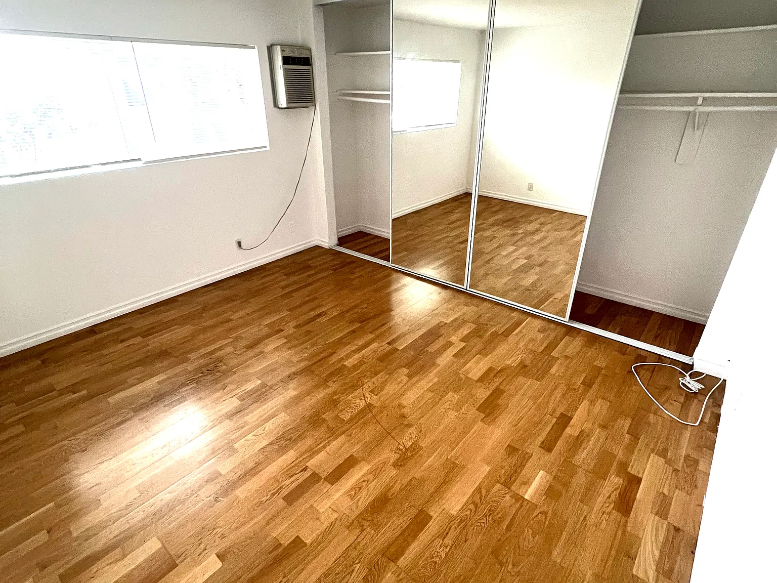 2 bed, 1000 sqft, $3,925 — Photo 4