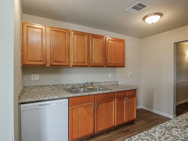 17626 Bullis Gap Dr — Photo 10