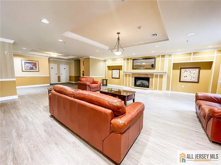 105 Regency Pl — Photo 28
