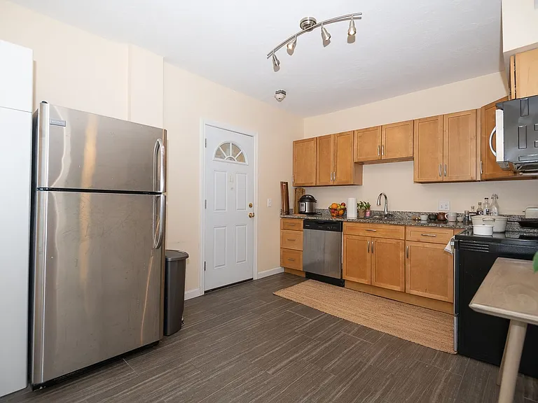 113 Elm St — Photo 18