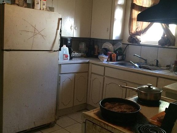 5th image of 2936 Desoto St