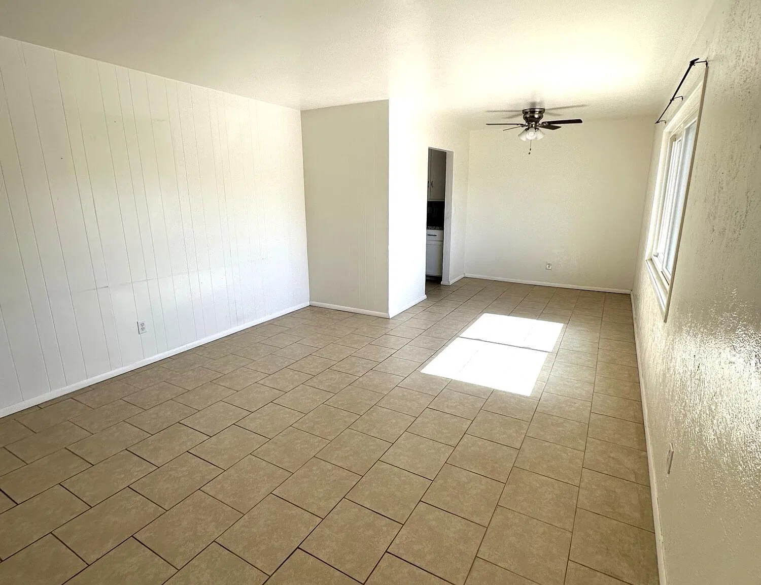 3 bed, 1.0 bath, 1027 sqft, $1,350 — Photo 2