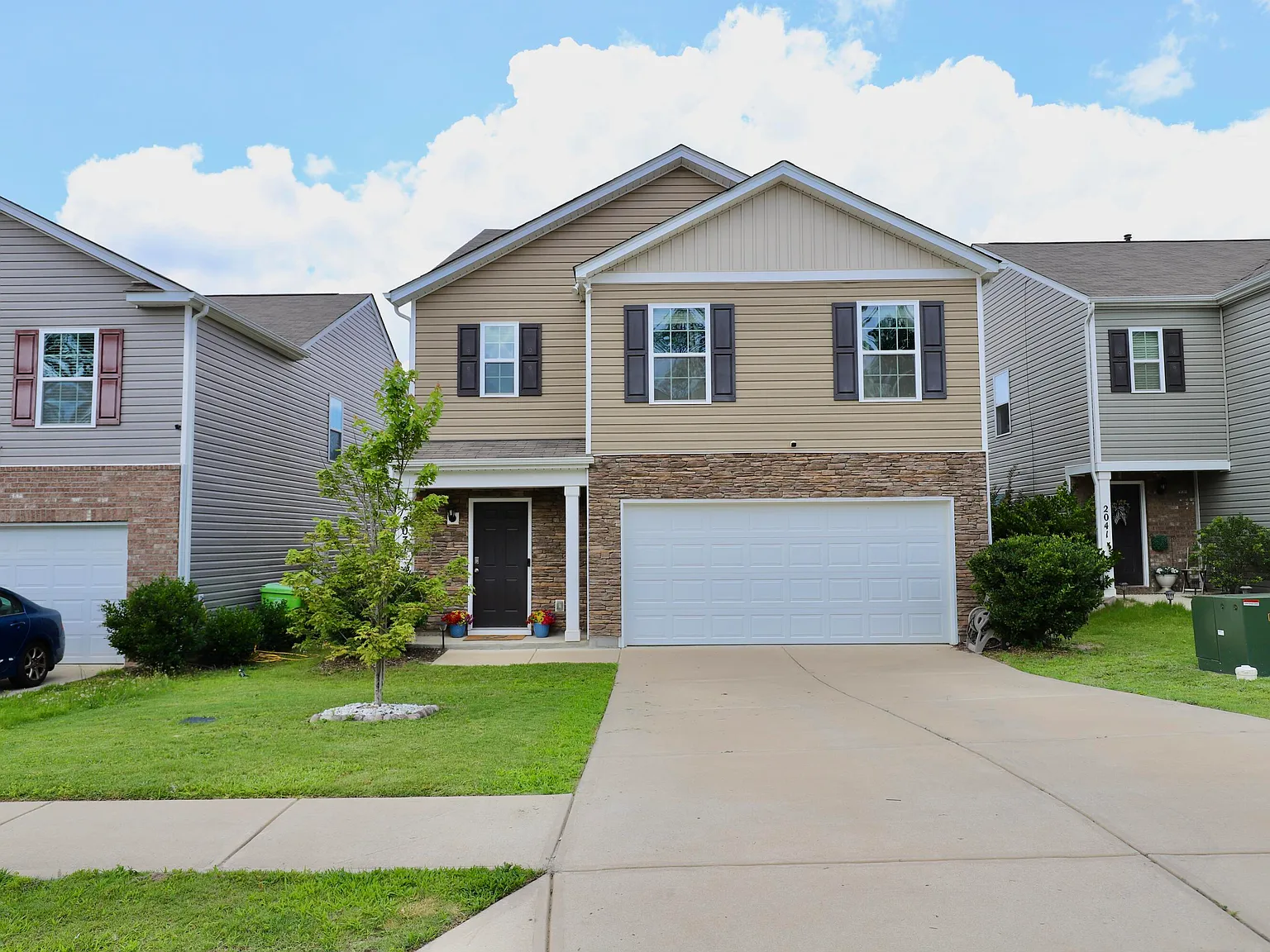 5 bed, 3.0 bath, 2368 sqft, $2,250 — Photo 1