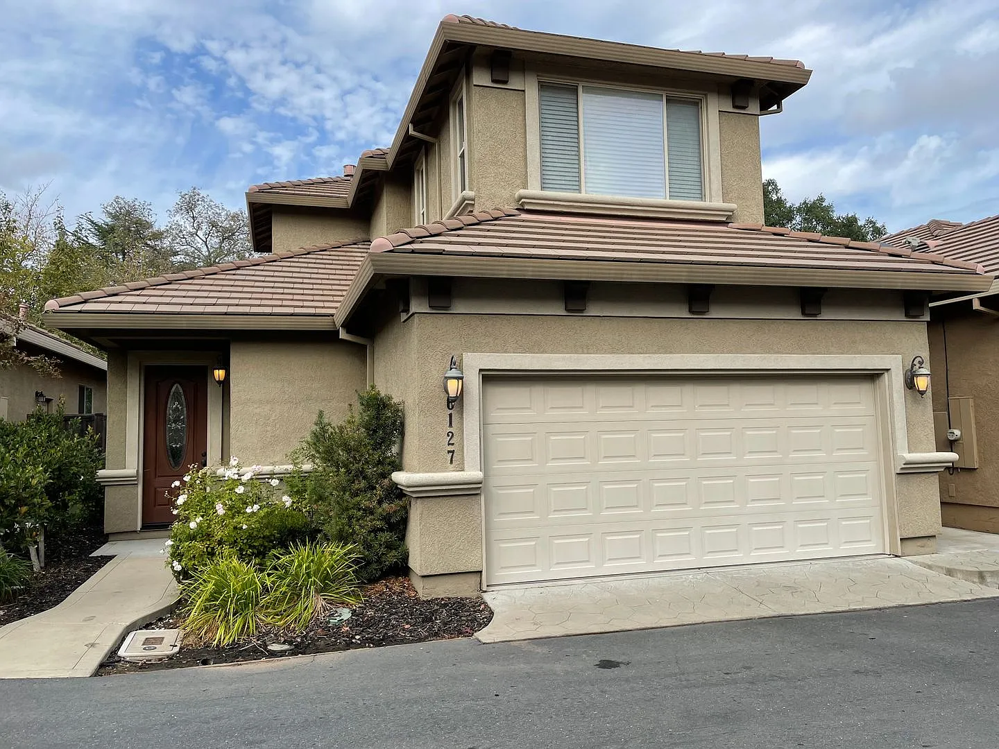 Absolutely Gorgeous 3 br 2.5 ba in a Gated Community — Photo 1
