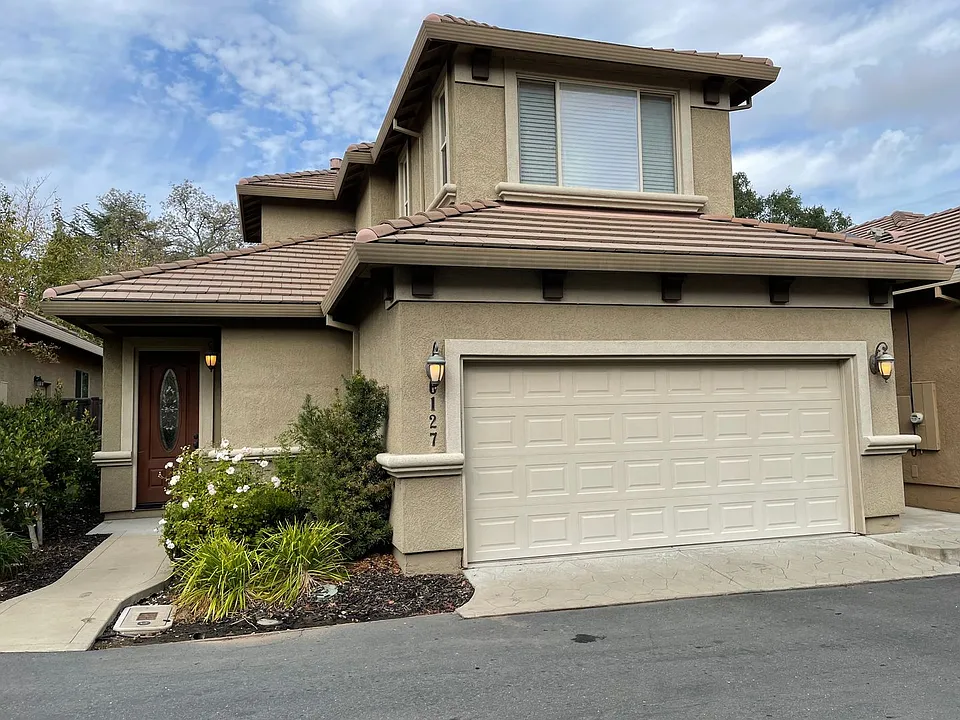 6127 Via Presidio Ln
