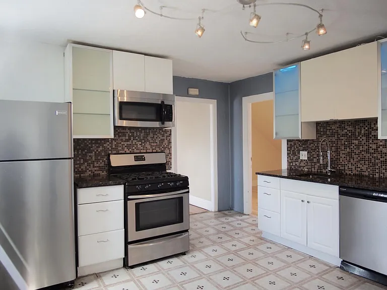 48 America St #3A — Photo 16