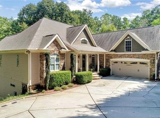 2024 Marquesas Ave, Tega Cay, SC 29708